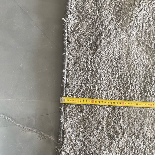 Gray runner rug 3.05 m with low pile like new