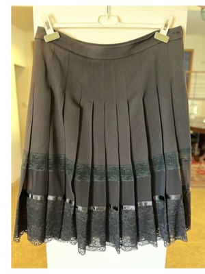 Dolce & Gabbana skirt medium length like new, black, size IT 44