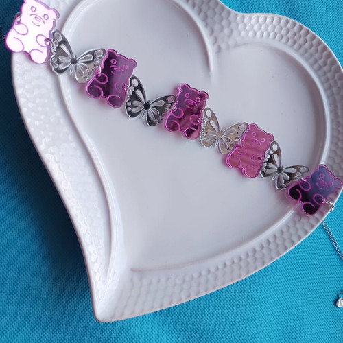 Plexiglass choker with teddy bears and butterflies like new, pink and silver