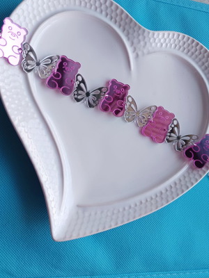 Plexiglass choker with teddy bears and butterflies like new, pink and silver