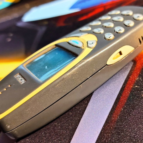 Nokia 3310 and 3330 used mobile phones with unknown condition
