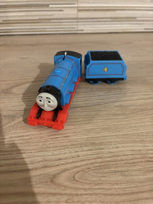 Fisher-Price Thomas & Friends TrackMaster Gordon motorized train with coal car