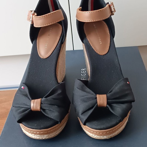 Tommy Hilfiger platform sandals like new, black, size 39