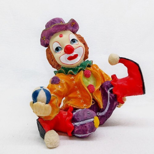 Clown figure made of hand-painted poliresin like new