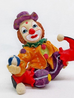 Clown figure made of hand-painted poliresin like new