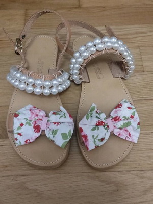 Handmade leather sandals like new, size 38, beige with bows and pearls