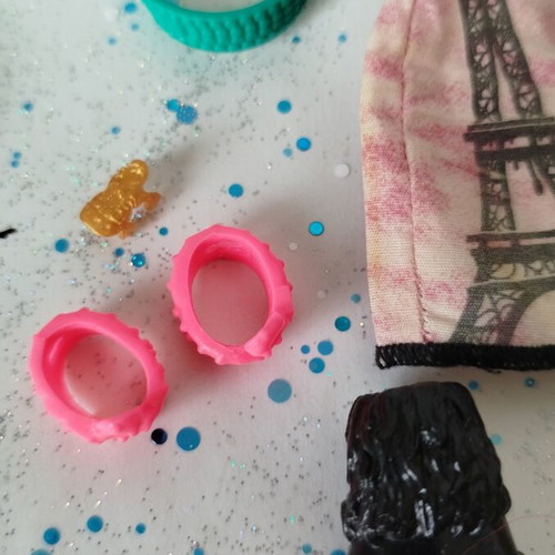 Monster High & Ever After High assorted clothes and accessories lot