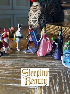 Συλλεκτικές φιγούρες Sleeping Beauty της Disney σαν καινούργιο