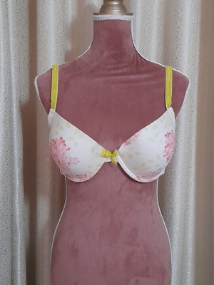 Bra size 85B with push-up and adjustable straps, white and yellow