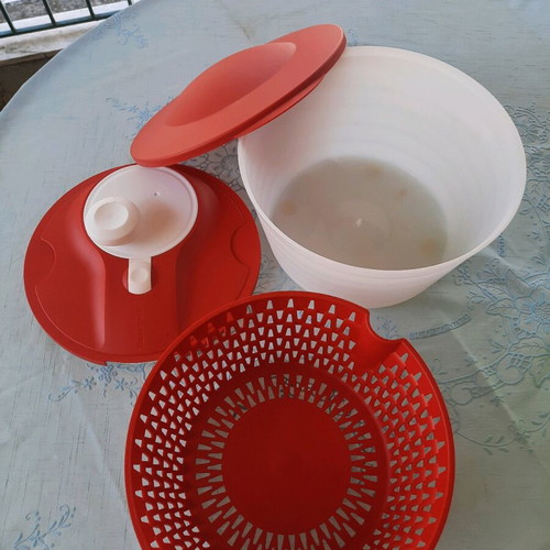 Large Tupperware containers and glass jug like new