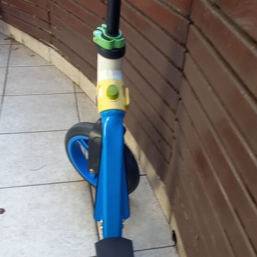 Skates used, set of 2 blue kids' with light-up wheels