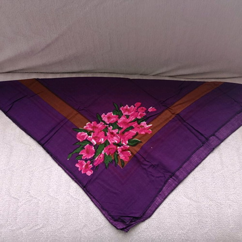 Headscarf used, size 67/65 cm