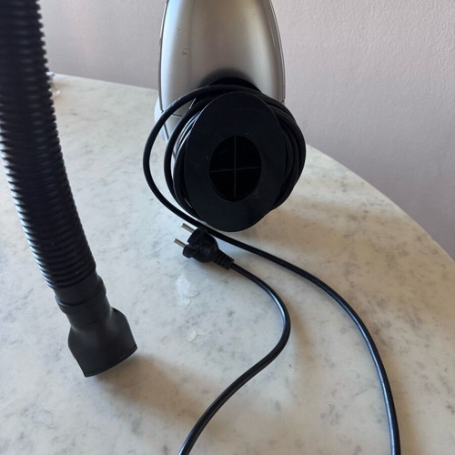 Salco handheld vacuum cleaner 700W used with flexible hose