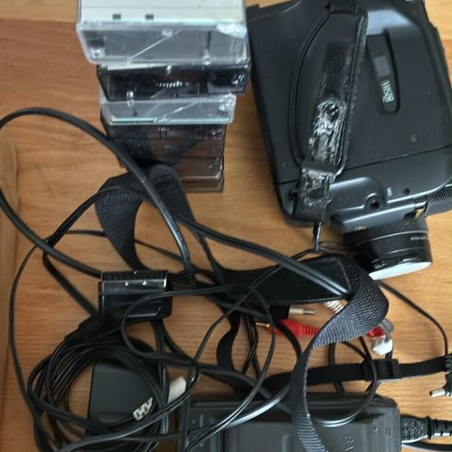 Panasonic NV-S20E VHS-C movie camera with original set and 6 VHS-C tapes