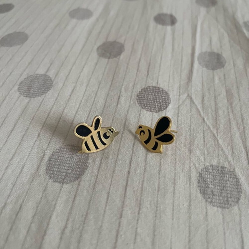 Bee earrings like new, gold with black