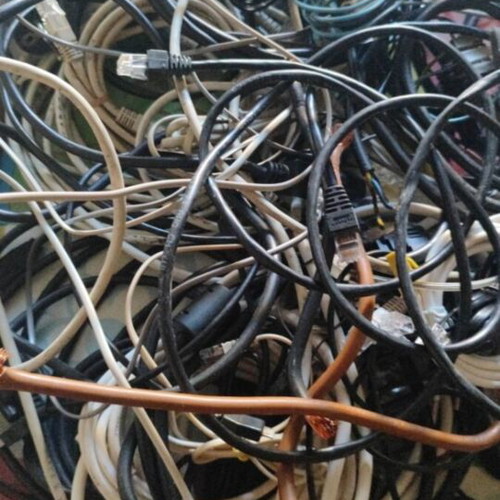 Chargers and cables like new, pack of 10