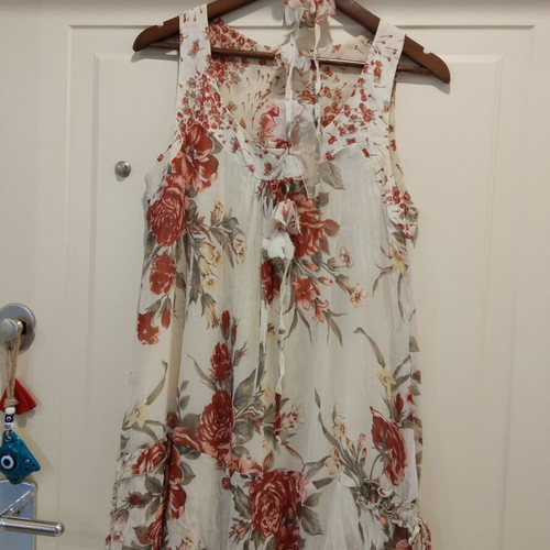 Floral mini dress like new with matching fabric necklace