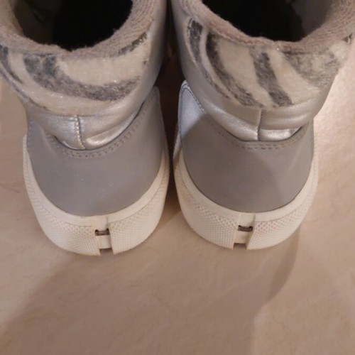 Kendall and Kylie women's shoes used, silver, size 39