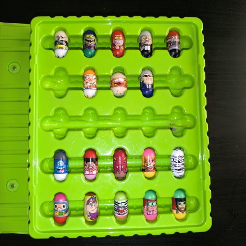 Mighty Beanz Series 3 used set with 20 figures and case