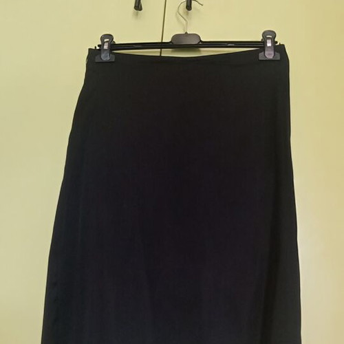 Cinema elastic satin skirt like new, black, knee-length