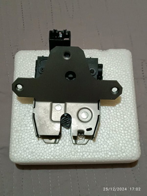 Volvo S40 rear trunk lock new