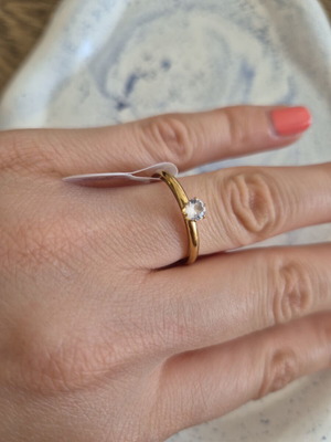 Gold solitaire ring stainless steel with white zircon stone