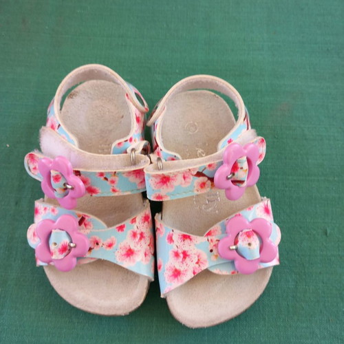 Lelli Kelly sandals used for girl, size 20
