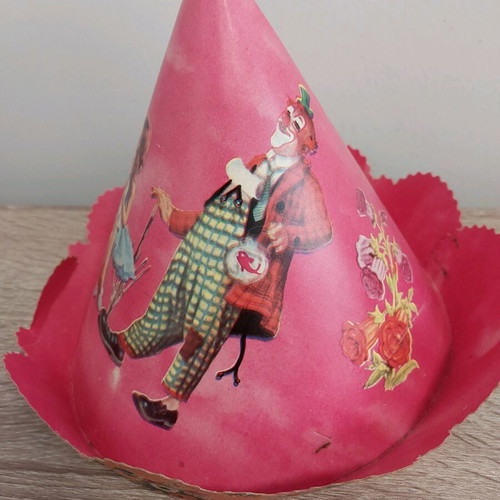 Pierrot paper hats 1970 like new, pack