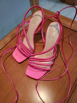 Mia fuchsia women's sandals like new, size 37