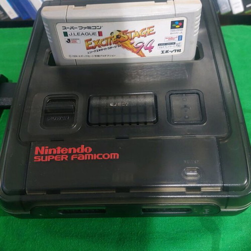 Super Nintendo Famicom (Japanese) like new with all cables and original controller