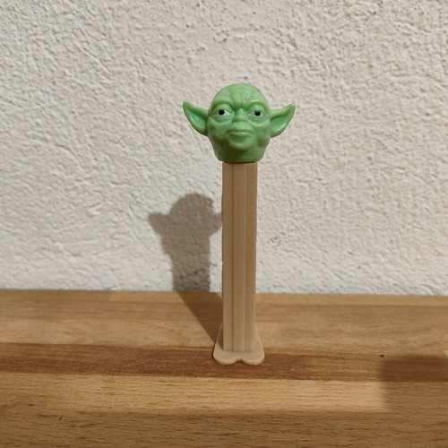 Pez Yoda used