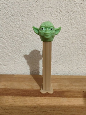 Pez Yoda used
