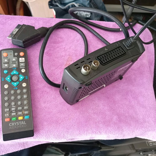 Crystal Audio decoder like new with SCART cable
