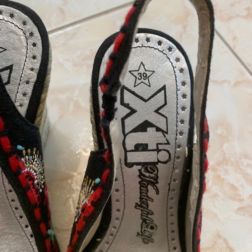XTI platforms used with embroidered flowers size 39