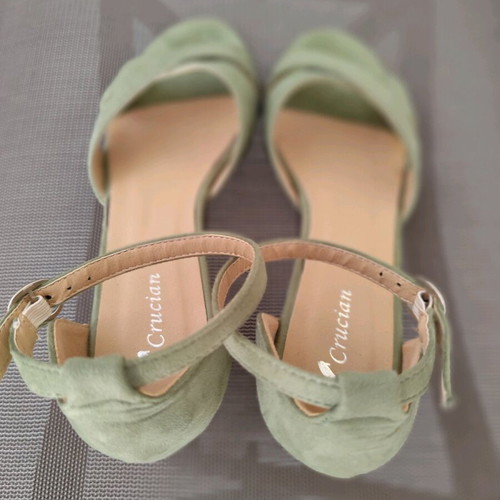 Green suede sandals like new, size 40, 5.5 cm heel