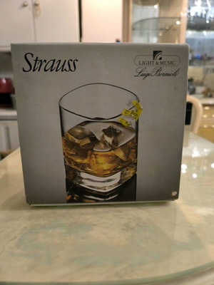 Strauss whiskey glasses like new, set of 4