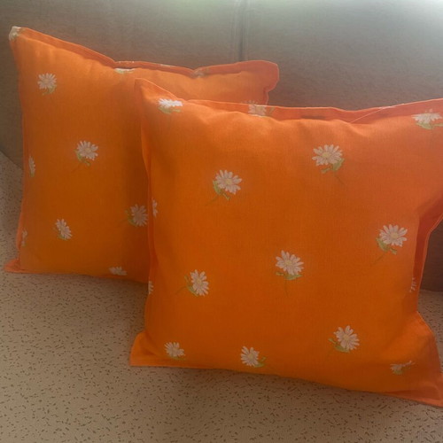 Decorative pillows like new, set 40x40 orange with daisies