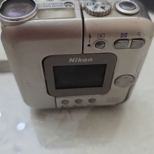 Nikon COOLPIX SQ 3.1MP digital camera used with CF card
