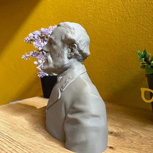 Robert e. lee statue new