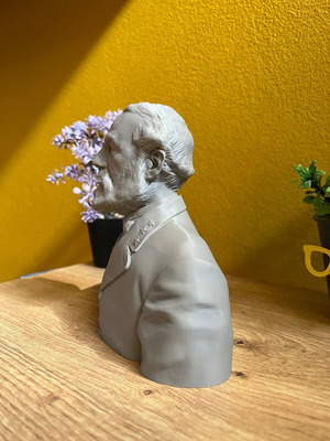Robert e. lee statue new