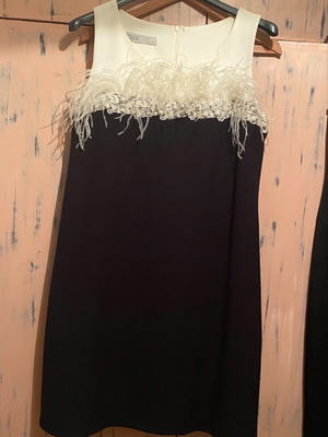 White and black dress like new with feathers, size L