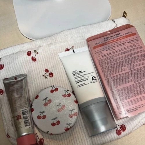 Beauty and skincare set Caudalie, SKIN1004, Voesh new