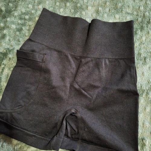 Black sports shorts like new