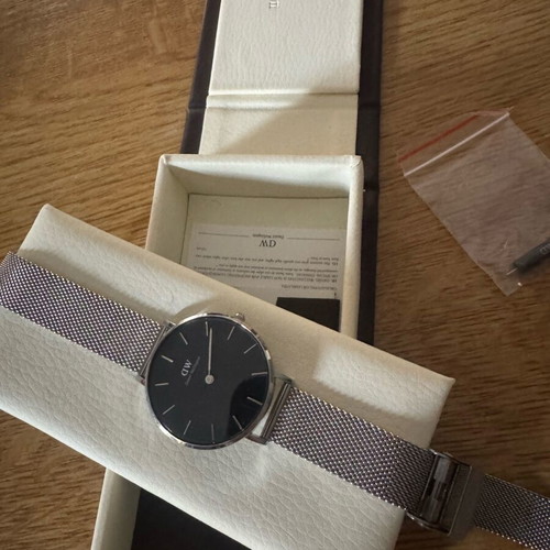 MD watch authentic like new with its case silver