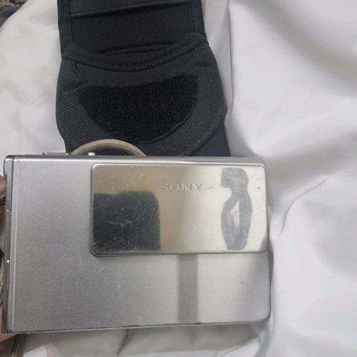 Camera used without charger with case