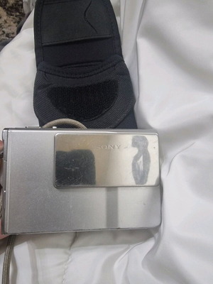 Camera used without charger with case