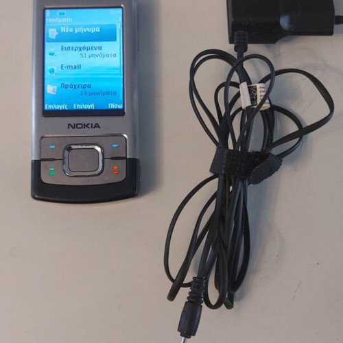 Nokia 6500 Slide phone like new with original charger, silver/black