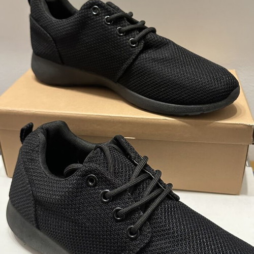 Unisex black sneakers, size 41, athletic shoes