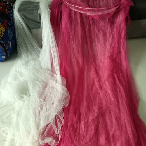 Mosquito nets fuchsia and white like new, set of 2