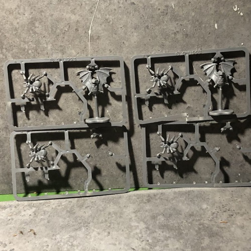Warhammer Fantasy 90s bats and spiders on original sprue